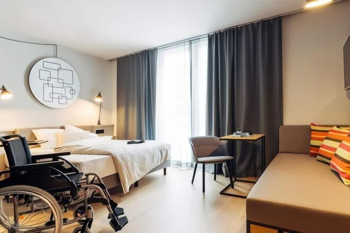 1 bedroom, premium bedding, in-room safe, desk