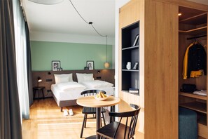 1 bedroom, premium bedding, in-room safe, desk