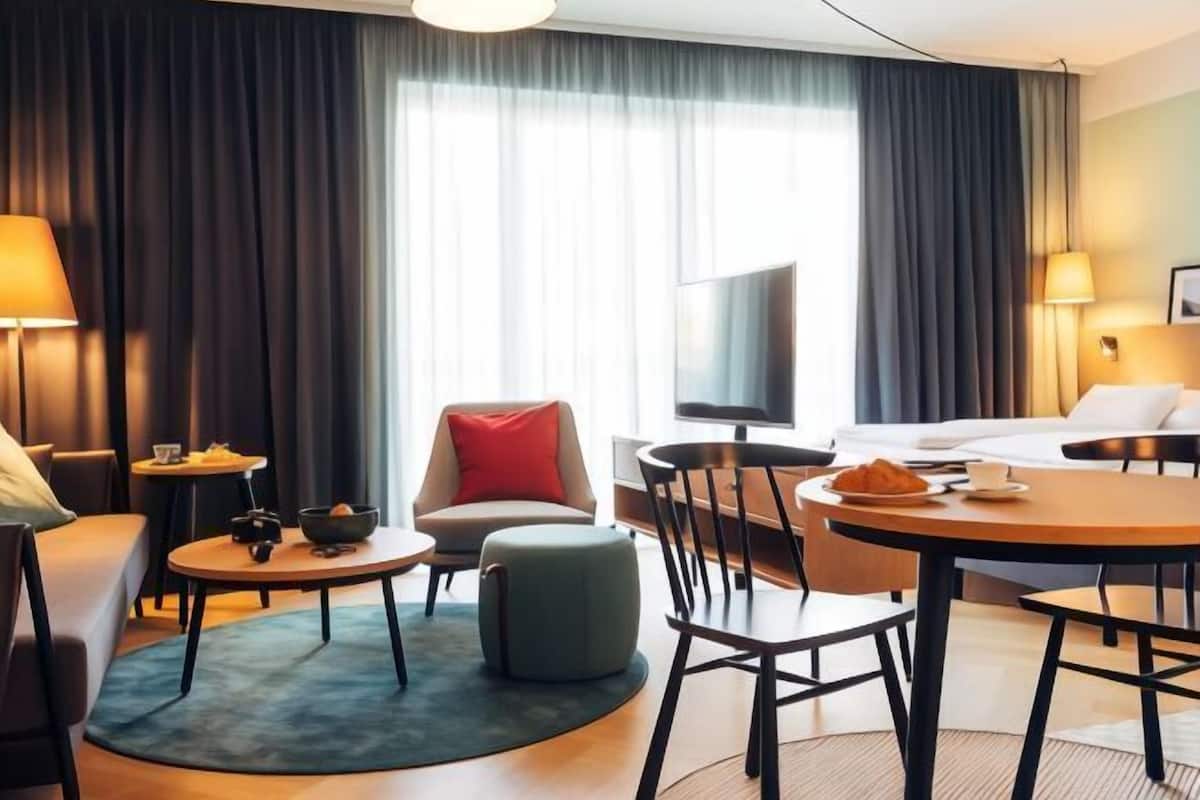 1 bedroom, premium bedding, in-room safe, desk