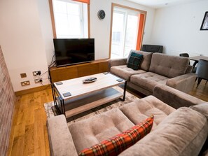TV - Beautiful Unique 3Bed Mews Cottage House - Pass the Keys (Glasgow)