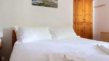 1 habitación, tabla de planchar con plancha, wifi gratis y ropa de cama 