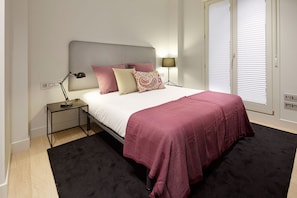 2 bedrooms, iron/ironing board, WiFi, bed sheets - Easo Suite 1 by FeelFree Rentals (San Sebastian)