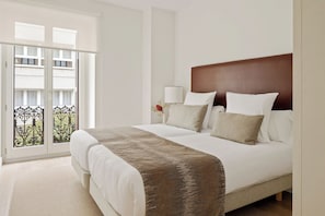 3 makuuhuonetta, työpöytä, silitysrauta/-lauta, Wi-Fi