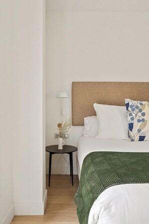 3 bedrooms, desk, iron/ironing board, WiFi - Easo Suite 7 by FeelFree Rentals (San Sebastian)