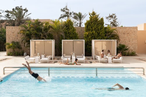 JAZ Neo Almazino, Almaza Bay