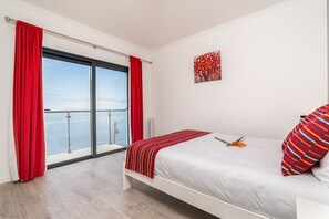 2 bedrooms, desk, iron/ironing board, WiFi - Modern villa, shared infinity pool | SunsetCliff 2 (Faja Da Ovelha)