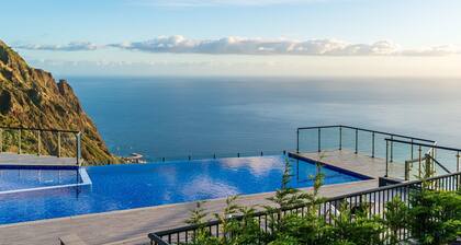 Modern villa, shared infinity pool | SunsetCliff 2