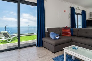 Smart TV - Modern villa, shared infinity pool | SunsetCliff 2 (Faja Da Ovelha)