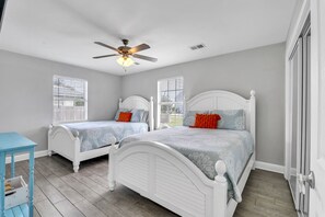 4 bedrooms, iron/ironing board, free WiFi, bed sheets