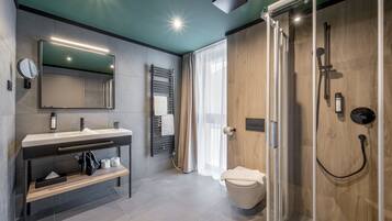 Een douche, gratis toiletartikelen, een haardroger, handdoeken