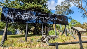 Placa de boas-vindas para Grampians Edge, indicando uma área de refúgio natural.
