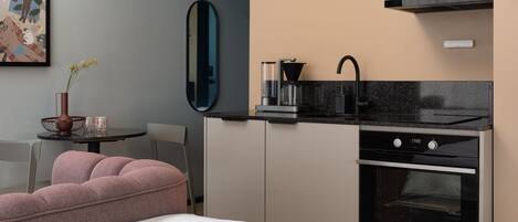 1 habitación, decoración personalizada y muebles diferentes