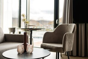 Individually furnished, laptop workspace, soundproofing, bed sheets - Skaret by Vander (Tromsø)