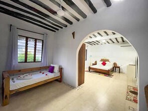 Family Bungalow | Premium bedding, desk, free WiFi, bed sheets - Five Palms Bwejuu (Bwejuu)