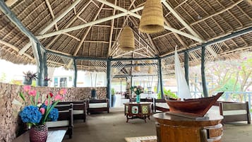 ฝ่ายต้อนรับ