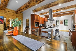 Dining - Spacious 7BR Lodge with Mountain Views! (Breckenridge)