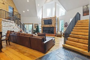 TV, lareira, escritórios