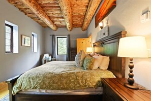 7 Schlafzimmer, Schreibtisch, Bügeleisen/Bügelbrett, WLAN