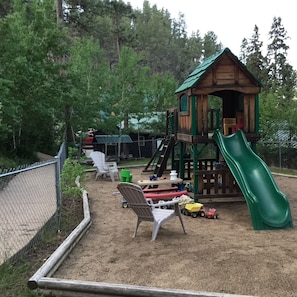 Tempat bermain anak - outdoor