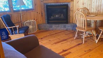 Birch | Living area | 42-inch flat-screen TV with cable channels, TV