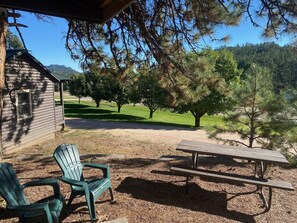 Cabin #2 | Terrace/patio - Timber Haven Cabins (Hill City)