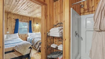 #3 Pines Cabin | Bathroom
