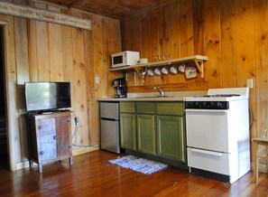 Cabin #1 | Private kitchen | Microwave, toaster, cookware/dishes/utensils, dining tables - Timber Haven Cabins (Hill City)