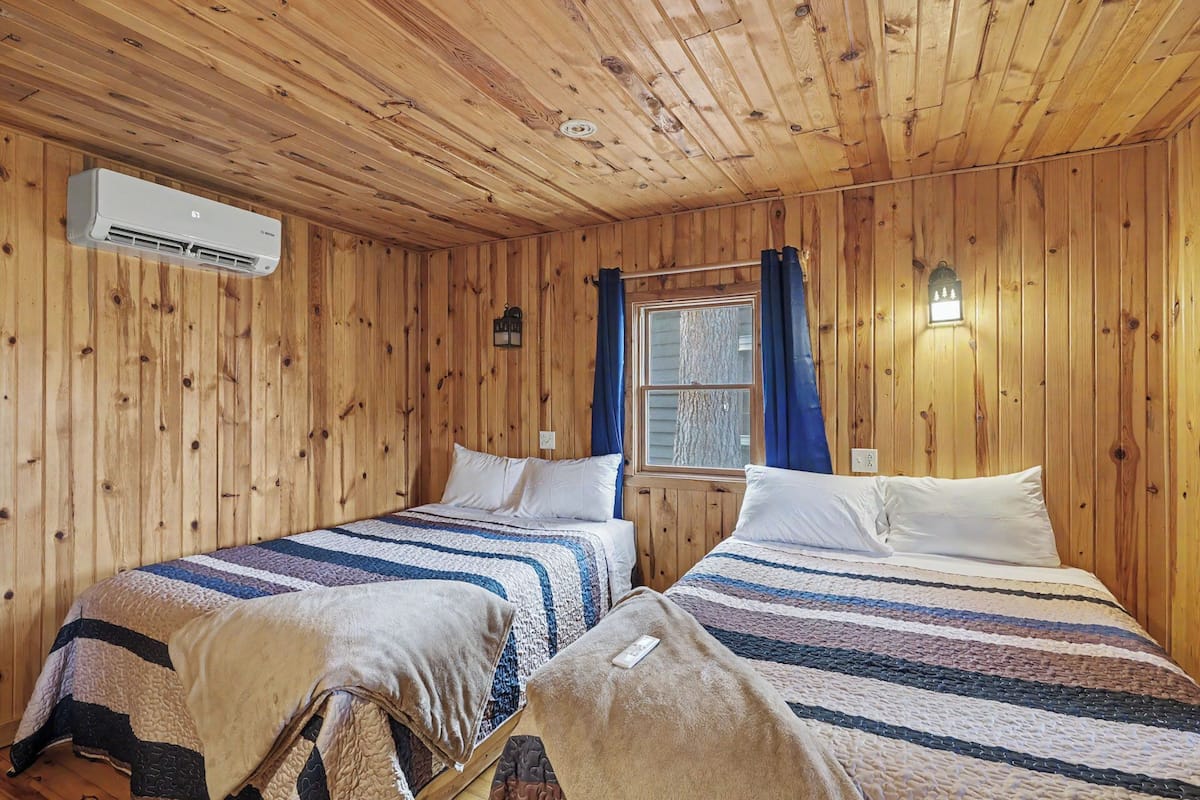 #3 Pines Cabin | Individually decorated, individually furnished, bed sheets
