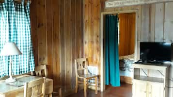 經典小屋, 1 間臥室, 廚房 | 起居區 | 42-吋平面電視、有線頻道、電視