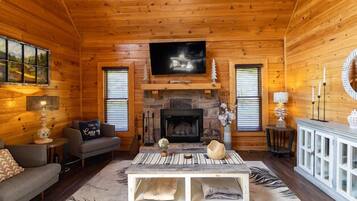 Een smart-tv en een open haard