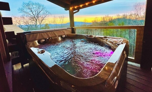 Outdoor spa tub