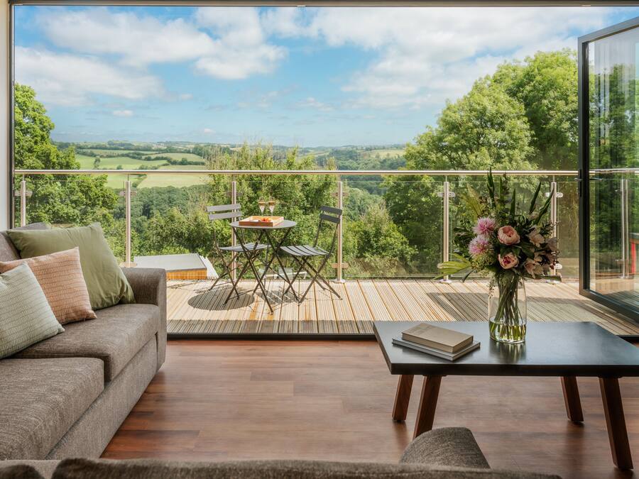 55-inch Smart TV with digital channels, TV, heated floors