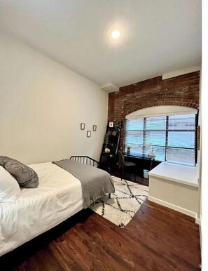 1 bedroom, desk, iron/ironing board, WiFi - Urban Apartment in Shockoe Bottom w/FREE PARKING (Richmond)