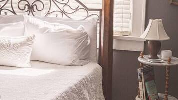 2 bedrooms, desk, iron/ironing board, travel cot