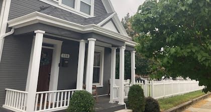 That Corner Lot-Charming Downtown Home w/Side Yard