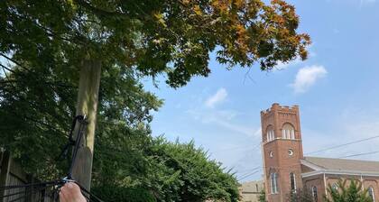 That Corner Lot-Charming Downtown Home w/Side Yard