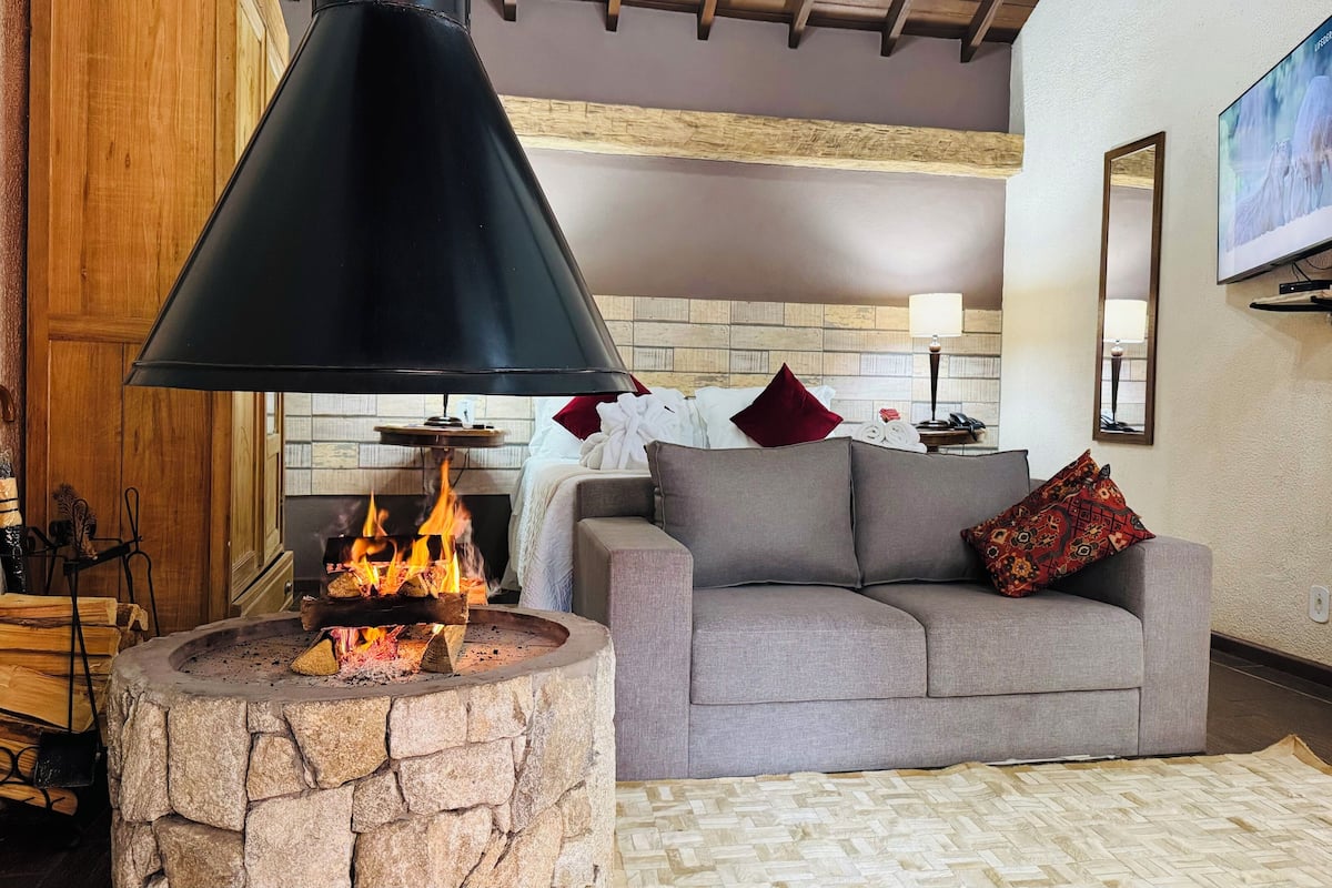 Rom – superior | Oppholdsområde | TV og peis