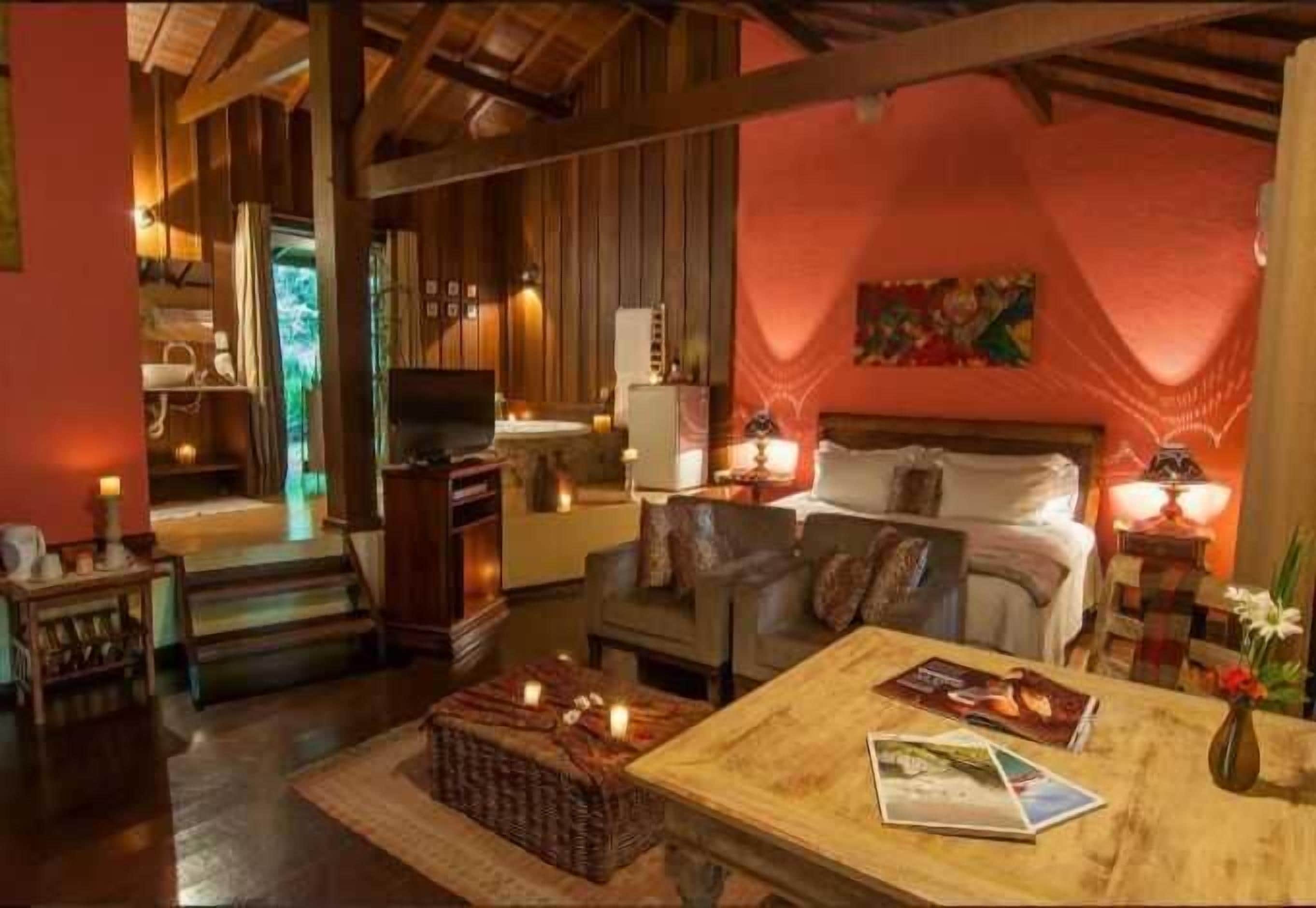 Luxury Room | Free WiFi, bed sheets