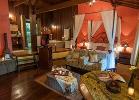 Quarto luxo | Wi-Fi de cortesia, roupa de cama