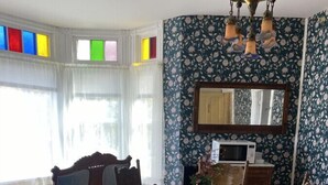 Uklassifisert bilde, 3 av 6, knapp