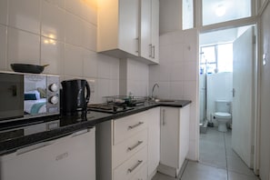 Departamento (1 Bedroom) | Cocina privada | Frigobar, microondas, parrilla de estufa y tostadora 
