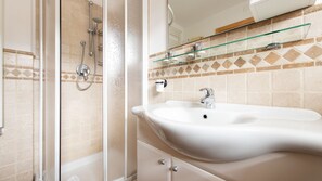 Apartment | Bathroom | Shower, hair dryer, bidet, towels - Italianway - Funivia (Bormio)
