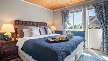 Premium bedding, iron/ironing board, free WiFi, bed sheets