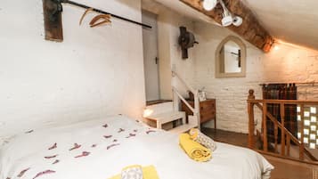 1 kamar tidur dan didekorasi berbeda-beda