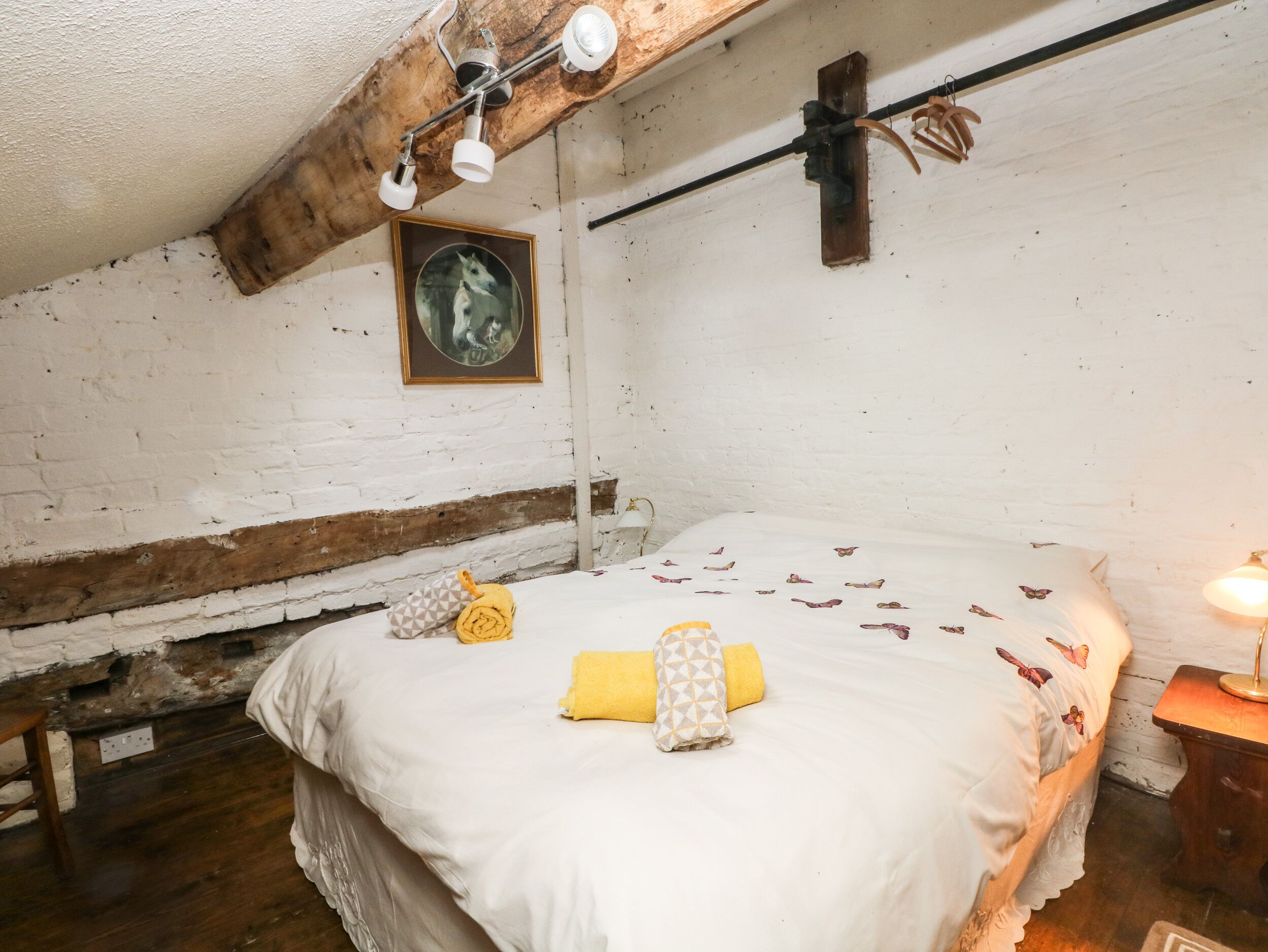 1 bedroom, individually decorated, individually furnished