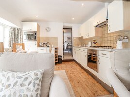 Frigorífico, lavavajillas, hervidor eléctrico y tostadora