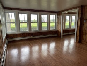 Interior - Renovated 2 Bedroom House - Walk to Beach (North Hampton)