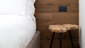 Luxury Apartment | 2 bedrooms, premium bedding, desk, iron/ironing board