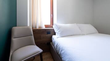Luxury Apartment | 2 bedrooms, premium bedding, desk, iron/ironing board