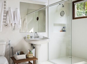 Deluxe Double Room | Bathroom | Free toiletries, towels - O Sitio Ilha Grande (Angra dos Reis)